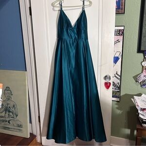 NWT Windsor Women’s Size XL Formal Gown Spaghetti Strap Halter Top Hunter Green